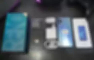 Isi kotak Oppo Reno4