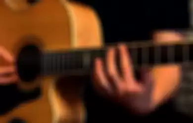 ilustrasi main gitar pake tangan kiri alias kidal