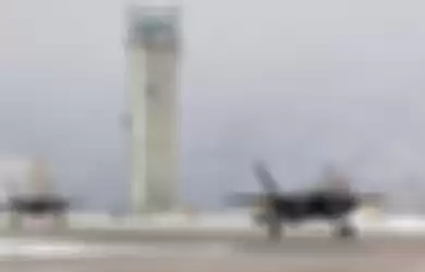 Jet tempur F-35A mendarat di Pangkalan Udara Al Dhafra