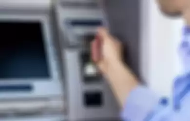 Ilustrasi ATM buat cek saldo rekening bantuan Rp 600 ribu. 