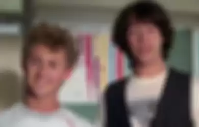 Alex Winter (kiri) & Keanu Reeves (kanan) dalam film Bill & Ted tahun 80an.