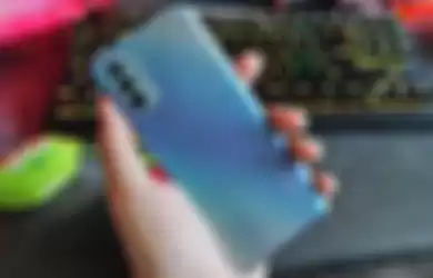 Tampilan belakang Oppo Reno4