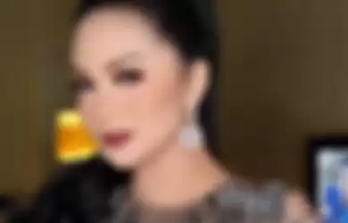 Krisdayanti makan sarapan dengan makanan kampung