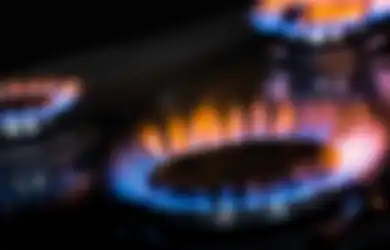 Para Ibu Rumah Tangga Perlu Tahu, Bahayakah Api Kompor Gas Berwarna Oranye?