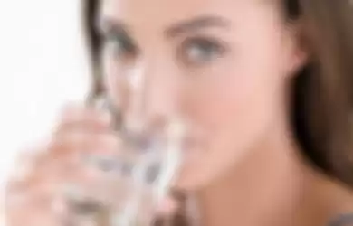 Tak Banyak yang Tahu, Minum Air Putih Tepat Setelah Makan Bisa Bikin Gemuk, Ahli Beri Penjelasan Waktu yang Tepat Dilakukan.