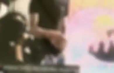 Sedang Belajar via Zoom, Tiba-tiba Gadis Ini Diikat dan Mulutnya Disumpal oleh Perampok di Hadapan Teman Sekelasnya