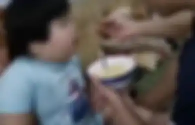 Netizen Beri Kecaman Keras, Orangtua Ini Paksa Anaknya 3 Tahun untuk Makan Terus Agar Bobotnya Mencapai 50 Kg Demi Konten