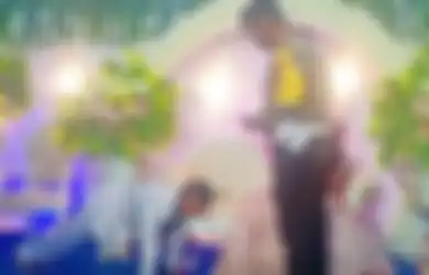 Nekat Tak Pakai Masker, Pengantin Pria Disuruh Push Up di Pelaminannya Sendiri