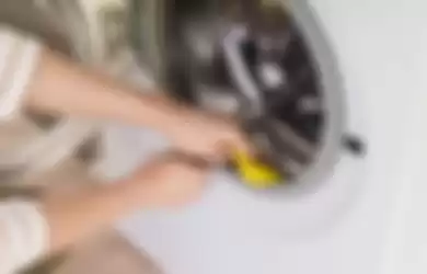 Membersihkan mesin cuci pakai baking soda