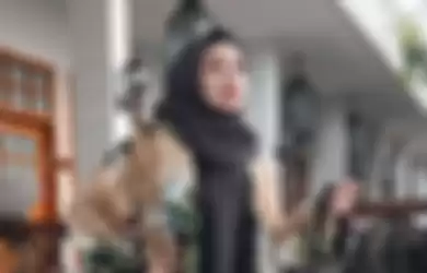 Image Seksinya Melekat Meski Sudah Berhijrah, Artis Cantik Ini Ngaku Sempat Jadi Korban Pelecehan saat Sudah Berhijab: Gak Jaminan yang Tertutup itu Baik dalam Segala