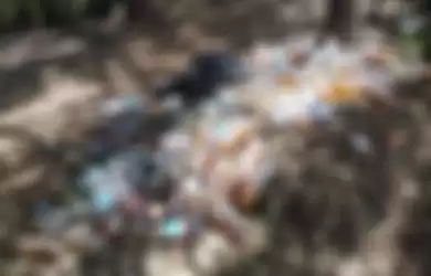 Viral foto sampah botol plastik berisikan air kencing dari para pendaki di gunung Cikuray