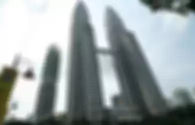 Menara Kembar Petronas di Kuala Lumpur, Malaysia, salah satu ikon di negara tersebut. 