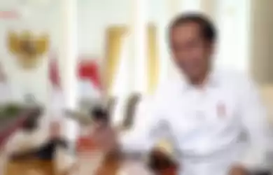 Presiden Jokowi melakukan video call bersama seorang Guru SMP di Padang dan berikan pesan ini.