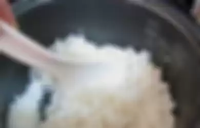 Cara benar bersihkan rice cooker agar nasi tidak cepat basi