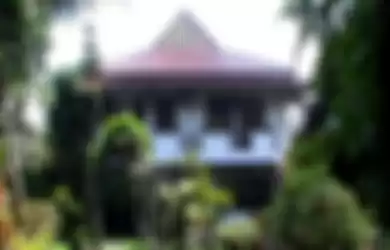 Rumah dibangun di atas lahan seluas 5 hektare.