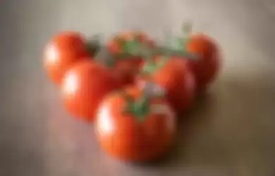 Ilustrasi tomat untuk wajah glowing