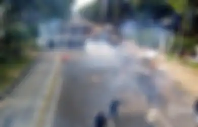 Polisi Tembakkan Gas Air Mata ke Mahasiswa yang Demo Tolak Omnibus Law UU Cipta Kerja: Waspada, Ini yang Terjadi pada Tubuh Jika Kita Terkena Gas Air Mata