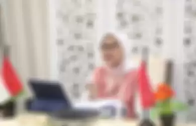 Menaker Ida Fauziyah saat melakukan video conference dengan perwakilan Korsel.