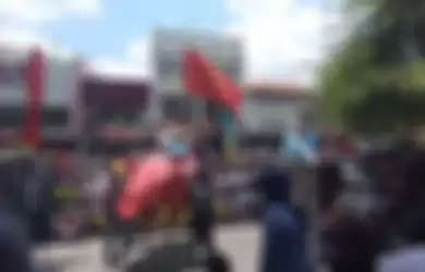 Pantauan Suasana 9 Kota Titik Demonstrasi Besar Penolakan Omnibus Law UU Cipta Kerja Diwarnai Ricuh, Begini Kondisi Mahasiswa dan Buruh