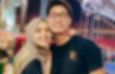 Rizky Kinos mengaku pisah ranjang dengan sang istri yang juga seorang penyiar radio kondang, Nycta Gina.