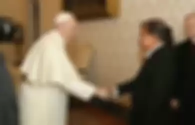 Jusuf Kalla saat bertemu Paus Franciscus