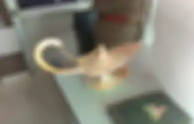 Berambisi Jadi Tajir Melintir, Dokter Ini Beli Lampu Ajaib Aladdin Seharga Rp4,8 Miliar yang Mampu Keluarkan Jin, Tapi Justru Hal Buruk Inilah yang Terjadi