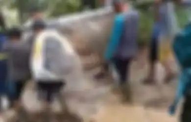 Unggah Video Menandu Wanita Hamil Sejauh Tiga Kilometer di Jalan Rusak, Warga Ini Diciduk Oleh Polisi, Begini Penjelasan Kapolsek