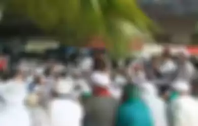 Video suasana Bandara Soekarno-Hatta jelang kepulangan Rizieq Shihab.