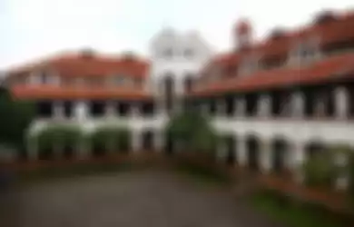 Lawang Sewu yang terletak di Semarang Jawa Tengah