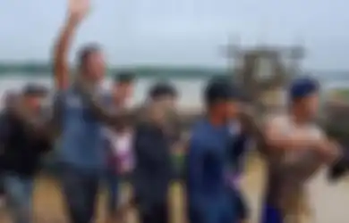 Gegara Mangsa 2 Ekor Kambing Warga, Ular Piton Sepanjang 7 Meter Ini Diburu 18 Orang dan Akhirnya Berhasil Ditangkap