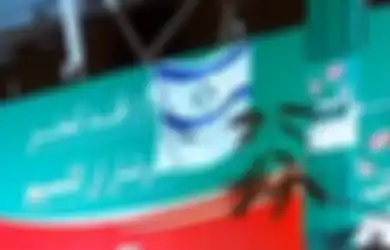Bak Ditampar oleh Tangan Sendiri, Beredar Spanduk 'Terima Kasih Mossad' Lengkap dengan Bendera Israel di Jalanan Iran