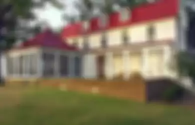Ilustrasi pilihan warna cat pada fasad, dinding luar rumah.