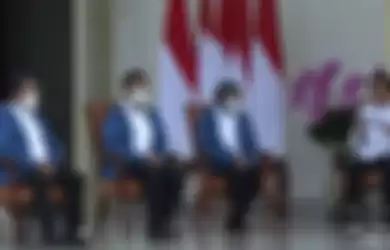 Menteri baru yang ditunjuk Presiden Jokowi gunakan jaket biru saat diperkenalkan