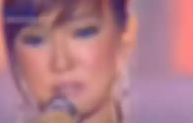 Penampilan Gisel saat Top 9 Indonesian Idol 2008 