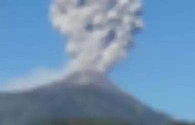Ilustrasi Gunung Merapi meletus