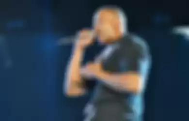 Dr. Dre saat tampil di Coachella 2012. 