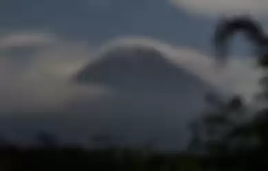 Tambah Deretan Bencana Selain Covid-19 dan Jatuhnya Pesawat Sriwijaya Air di Awal Tahun 2021, Gunung Merapi Luncurkan Awan Panas Sejauh 600 Meter