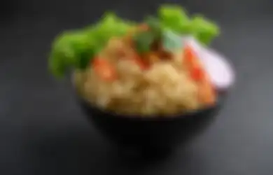 Hentikan Sekarang Juga! Makan Mi Instan Campur Nasi Dampaknya Berbahaya!