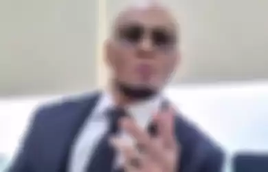 Tak Percaya Ramalan Mbak You Soal Pesawat Jatuh, Deddy Corbuzier Beri Sindiran: Ngaku-ngaku Peramal, Teorinya Tong Sampah!