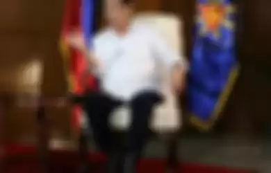 Presiden Filipina Rodrigo Duterte yang sudah disuntik vaksin Covid-19 sebelum vaksinnya mendapat izin