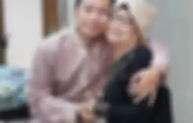 Ibunda Komedian Denny Cagur Meninggal Dunia, Raffi Ahmad hingga Ayu Dewi Kompak Lakukan Hal Ini Sebagai Bentuk Duka Cita