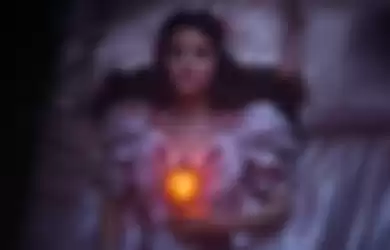Selena Gomez dalam video klip 'De Una Vez'