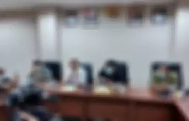 Wakil ketua DPD I Partai Golkar Sulut bidang Organisasi, Feryando Lamaluta bersama Ketua Fraksi Partai Golkar Raski Mokodompit didampingi kader strutur partai dalam konferensi pers di ruang rapat kantor DPRD Sulut, Rabu (27/1/2021) pukul 14.30 WITA.