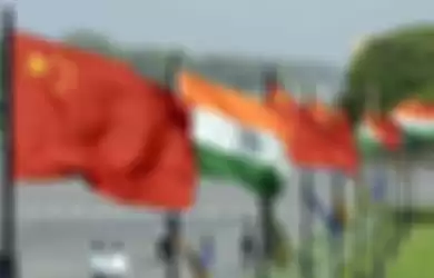 Bendera China dan India