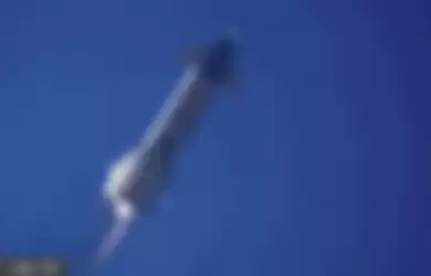 Tampilan roket SN9 saat diterbangkan dari landasan terbang milik SpaceX di Texas.