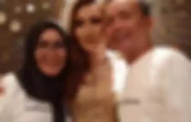 Ayah Rozak, Umi Kalsum dan Ayu Ting-Ting