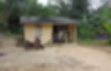 Suasana rumah terduga teroris di Desa Lilangan, Gantung, Kamis (4/2/2021).