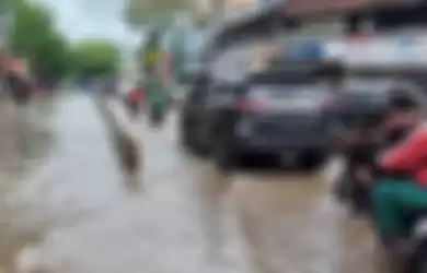 Banjir di Kawasan Jatinegara, Jakarta Timur (8/2/2021).