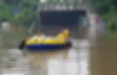 Kondisi Terowongan Cawang yang tidak bisa dilalui pengguna jalan karena banjir, Makasar, Jakarta Timur, Sabtu (20/2/2021). 