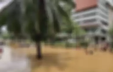 Jalan Kemang Raya, Jakarta Selatan, terendam banjir hingga 2 meter, Sabtu (20/2/2021), akibat hujan deras yang mengguyur sejak dini hari.